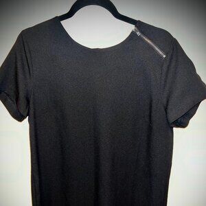 Banana Republic Classic Black Dress w/ Pleated Back Size Medium